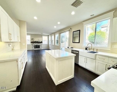 417 Morado Place - Photo Thumbnail 8