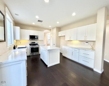 417 Morado Place - Photo Thumbnail 10
