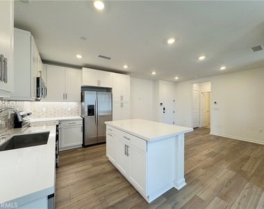 12925 Paradiso Drive - Photo Thumbnail 7