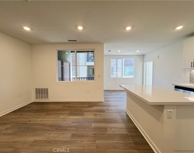 12925 Paradiso Drive - Photo Thumbnail 5
