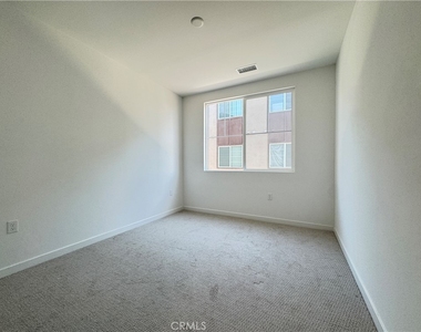12925 Paradiso Drive - Photo Thumbnail 18