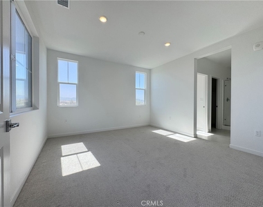 12925 Paradiso Drive - Photo Thumbnail 11