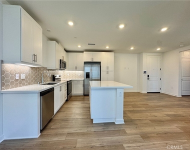 12925 Paradiso Drive - Photo Thumbnail 6