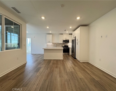 12925 Paradiso Drive - Photo Thumbnail 4