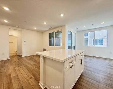 12925 Paradiso Drive - Photo Thumbnail 8