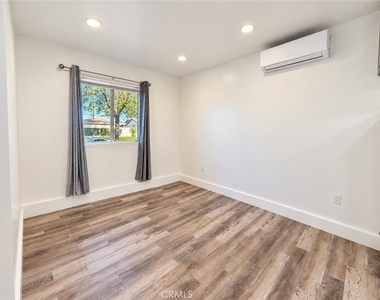 7819 Sedan Avenue - Photo Thumbnail 3