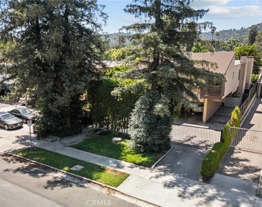 13006 Moorpark - Photo Thumbnail 42