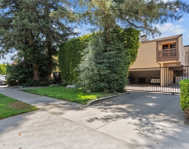 13006 Moorpark - Photo Thumbnail 35