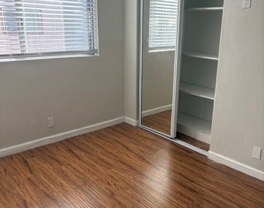 5403 Newcastle # 12 - Photo Thumbnail 7