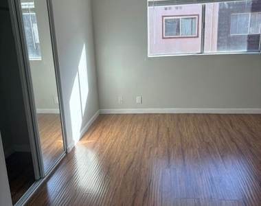 5403 Newcastle # 12 - Photo Thumbnail 5