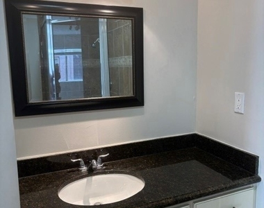 5403 Newcastle # 12 - Photo Thumbnail 6