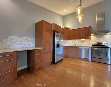 900 Camino Real - Photo Thumbnail 17