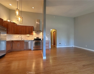 900 Camino Real - Photo Thumbnail 5