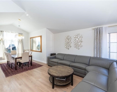741 La Loma - Photo Thumbnail 2