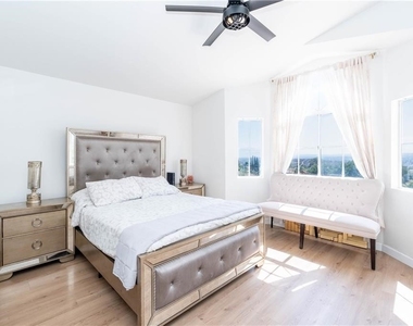 741 La Loma - Photo Thumbnail 18