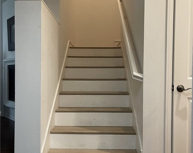 66 Colonial Way - Photo Thumbnail 8