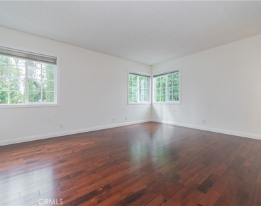 4972 Rochelle - Photo Thumbnail 17