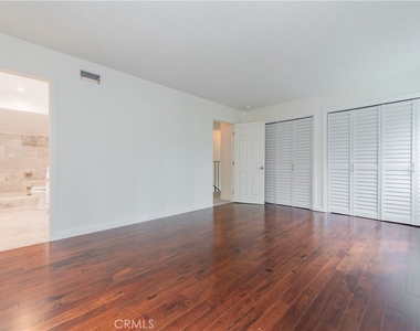 4972 Rochelle - Photo Thumbnail 16