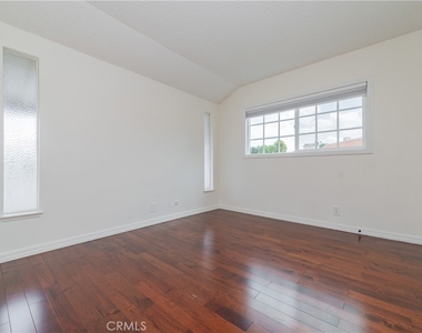 4972 Rochelle - Photo Thumbnail 23