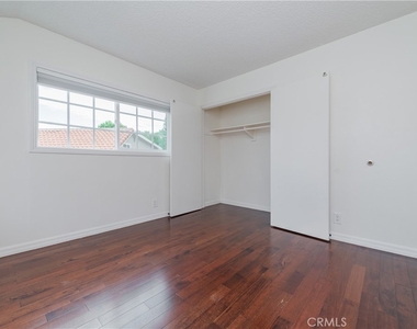 4972 Rochelle - Photo Thumbnail 22