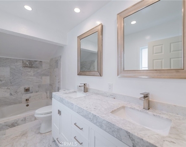4972 Rochelle - Photo Thumbnail 18