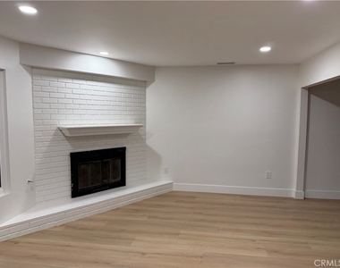 685 Center St - Photo Thumbnail 7
