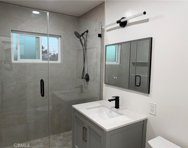 685 Center St - Photo Thumbnail 9