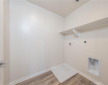 466 Meyer Place - Photo Thumbnail 26