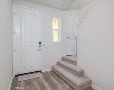 466 Meyer Place - Photo Thumbnail 5