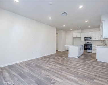 466 Meyer Place - Photo Thumbnail 7