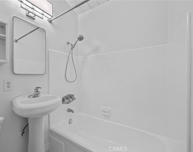 35 Argonne Avenue - Photo Thumbnail 8