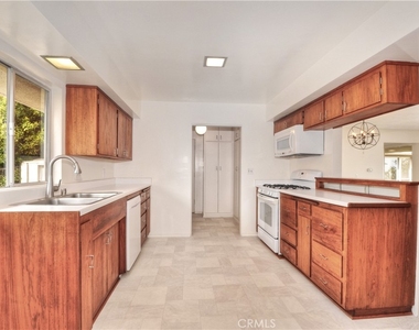 904 Emerald Bay - Photo Thumbnail 7