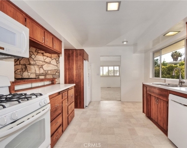 904 Emerald Bay - Photo Thumbnail 8