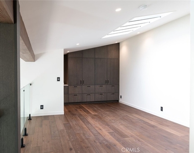 320 E Stocker Street - Photo Thumbnail 26
