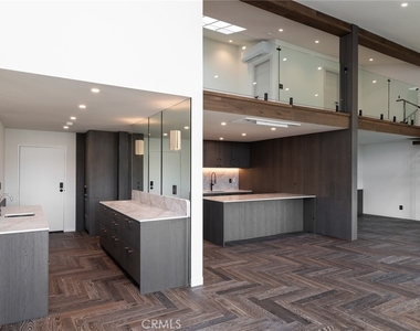320 E Stocker Street - Photo Thumbnail 6