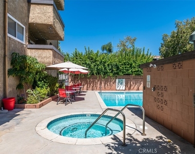 320 E Stocker Street - Photo Thumbnail 41