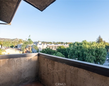 320 E Stocker Street - Photo Thumbnail 34