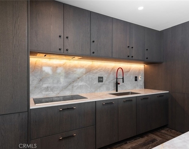 320 E Stocker Street - Photo Thumbnail 10