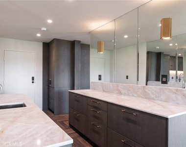 320 E Stocker Street - Photo Thumbnail 17