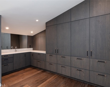 320 E Stocker Street - Photo Thumbnail 28