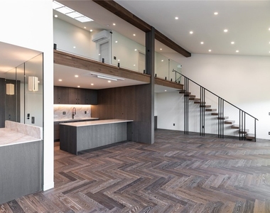 320 E Stocker Street - Photo Thumbnail 2