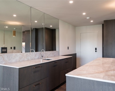 320 E Stocker Street - Photo Thumbnail 16