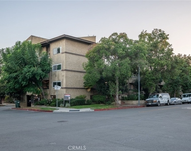 320 E Stocker Street - Photo Thumbnail 49