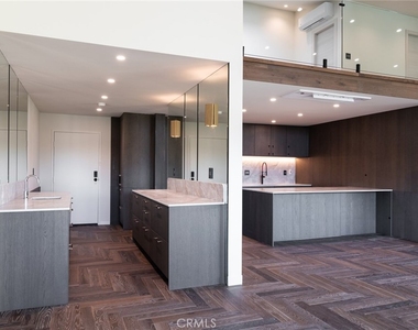 320 E Stocker Street - Photo Thumbnail 13