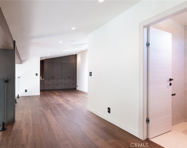 320 E Stocker Street - Photo Thumbnail 25