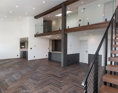 320 E Stocker Street - Photo Thumbnail 20