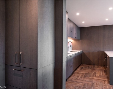 320 E Stocker Street - Photo Thumbnail 12