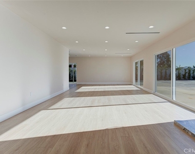11542 Encino Avenue - Photo Thumbnail 8