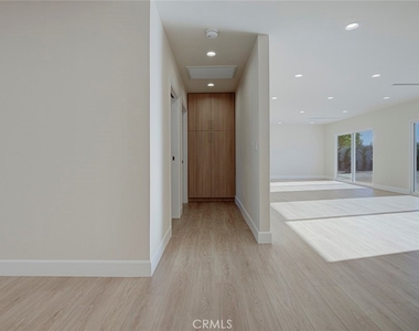 11542 Encino Avenue - Photo Thumbnail 6