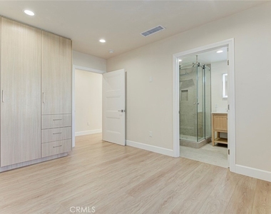 11542 Encino Avenue - Photo Thumbnail 19